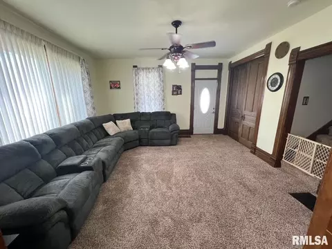 233 S White St, Macomb, IL 61455 photo 2
