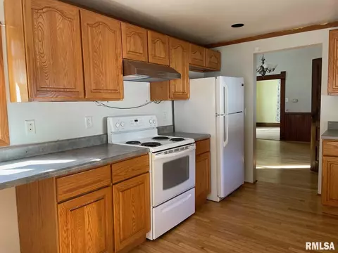 233 S White St, Macomb, IL 61455 photo 6