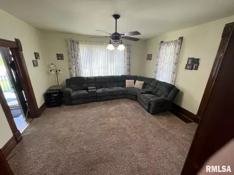 233 S White St, Macomb, IL 61455 photo 3