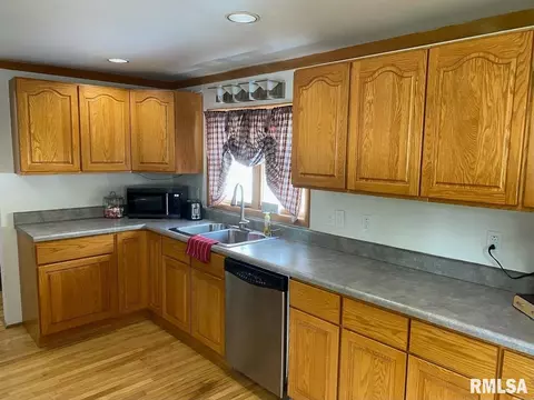233 S White St, Macomb, IL 61455 photo 5