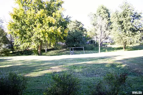 402 W Hill St, Eureka, IL 61530 photo 6