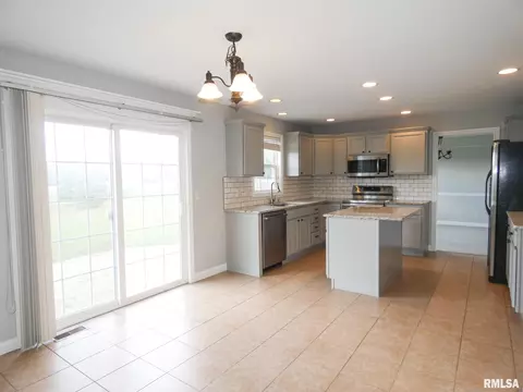 11118 N Crestpointe Ln, Dunlap, IL 61525 photo 8