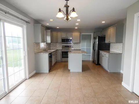 11118 N Crestpointe Ln, Dunlap, IL 61525 photo 9