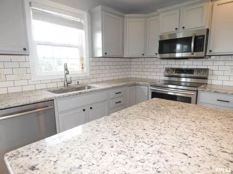 11118 N Crestpointe Ln, Dunlap, IL 61525 photo 6