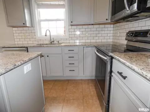 11118 N Crestpointe Ln, Dunlap, IL 61525 photo 7