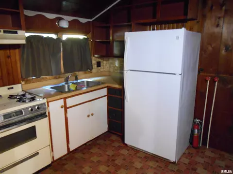 13 Hickory Grv, Macomb, IL 61455 photo 2