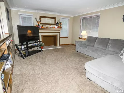 626 S Kickapoo Ln, Peoria, IL 61604 photo 4