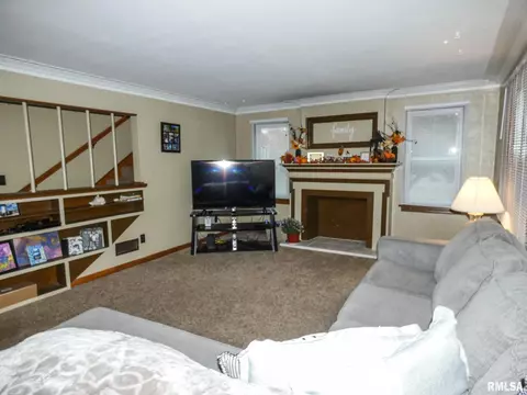 626 S Kickapoo Ln, Peoria, IL 61604 photo 3