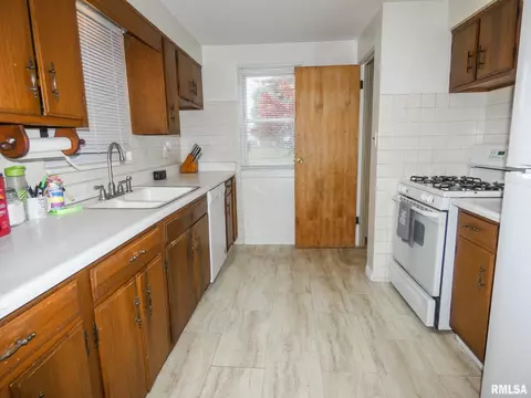 626 S Kickapoo Ln, Peoria, IL 61604 photo 9