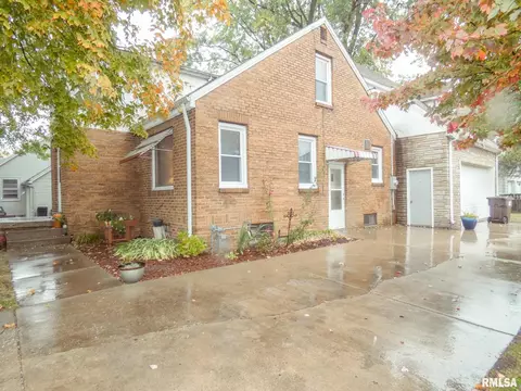 626 S Kickapoo Ln, Peoria, IL 61604 photo 2