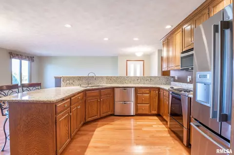 1101 E Tyler St, Morton, IL 61550 photo 9