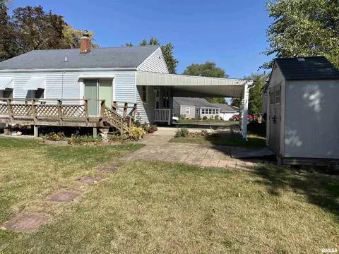 1176 Sunview Ter, Canton, IL 61520 photo 2