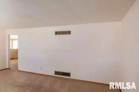 721 S Kickapoo Ln, Peoria, IL 61604 photo 6