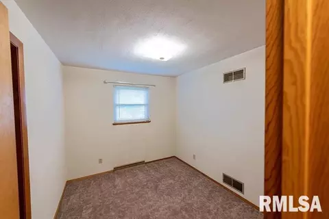 721 S Kickapoo Ln, Peoria, IL 61604 photo 17
