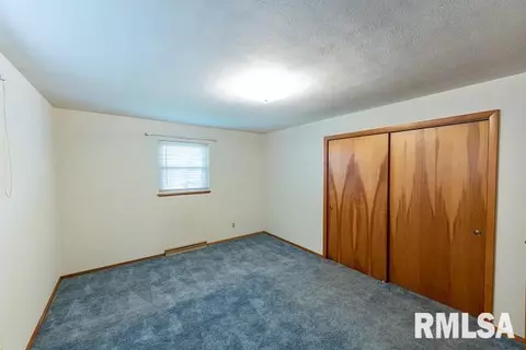 721 S Kickapoo Ln, Peoria, IL 61604 photo 21
