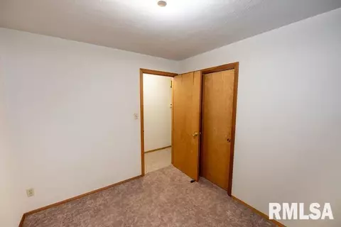 721 S Kickapoo Ln, Peoria, IL 61604 photo 18