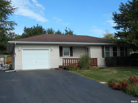 407 Mcgrew Dr, Avon, IL 61415 photo 2
