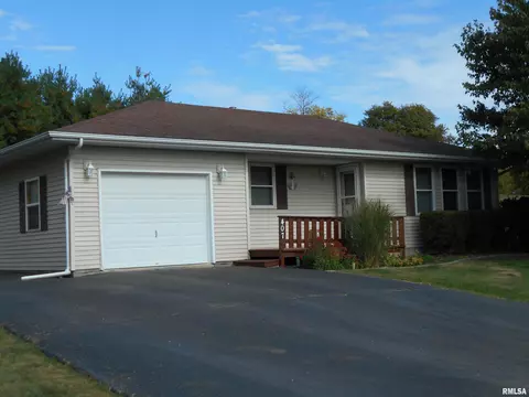 407 Mcgrew Dr, Avon, IL 61415 photo 1
