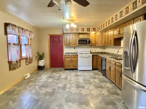 124 E Main St, Canton, IL 61520 photo 4