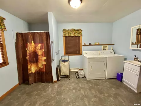 124 E Main St, Canton, IL 61520 photo 24