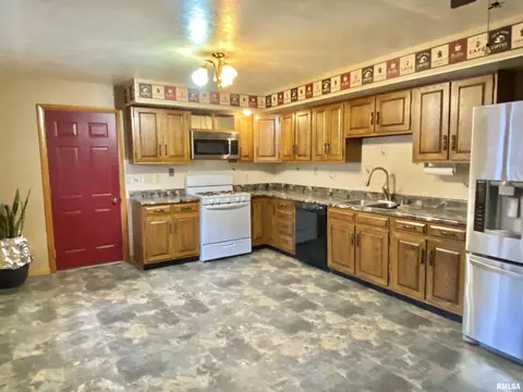 124 E Main St, Canton, IL 61520 photo 5