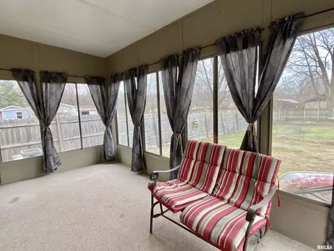 124 E Main St, Canton, IL 61520 photo 25