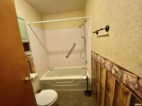 124 E Main St, Canton, IL 61520 photo 15