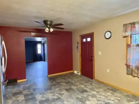 124 E Main St, Canton, IL 61520 photo 7