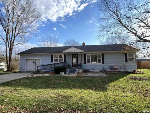 124 E Main St, Canton, IL 61520 photo 2