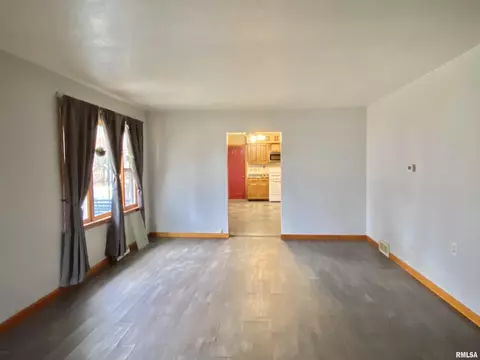 124 E Main St, Canton, IL 61520 photo 11