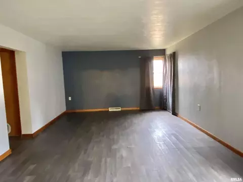 124 E Main St, Canton, IL 61520 photo 8