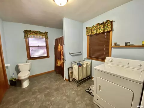124 E Main St, Canton, IL 61520 photo 21