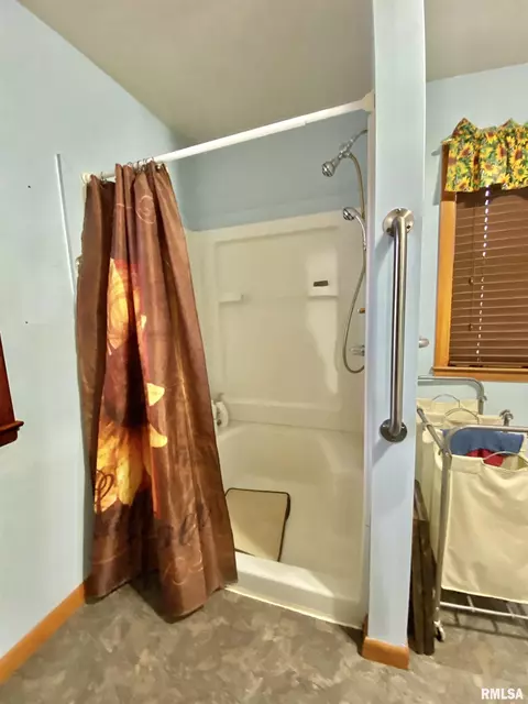 124 E Main St, Canton, IL 61520 photo 23