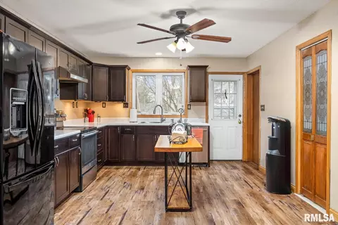 209 W Tower St, Eureka, IL 61530 photo 5