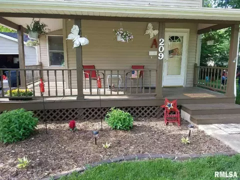 209 W Tower St, Eureka, IL 61530 photo 4
