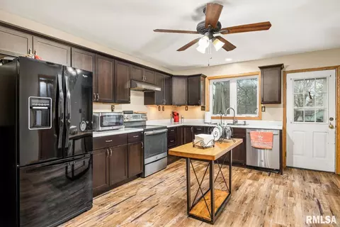 209 W Tower St, Eureka, IL 61530 photo 6