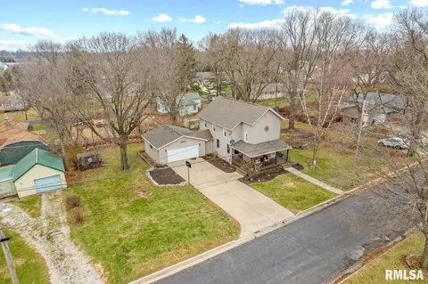 209 W Tower St, Eureka, IL 61530 photo 3