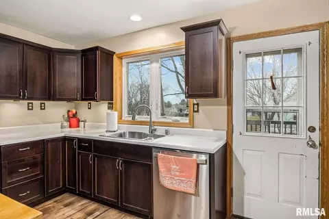 209 W Tower St, Eureka, IL 61530 photo 7
