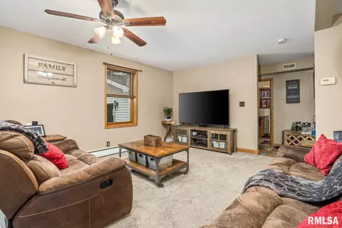 209 W Tower St, Eureka, IL 61530 photo 9