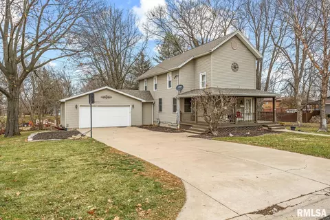 209 W Tower St, Eureka, IL 61530 photo 2