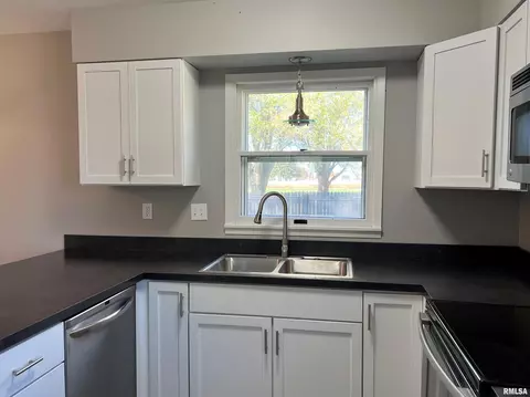 1112 E Wheeler St, Macomb, IL 61455 photo 8