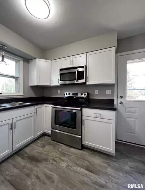 1112 E Wheeler St, Macomb, IL 61455 photo 7