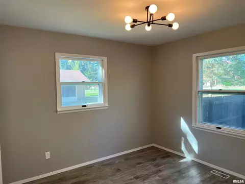 1112 E Wheeler St, Macomb, IL 61455 photo 11