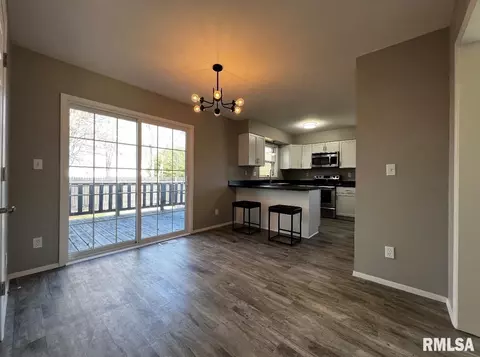 1112 E Wheeler St, Macomb, IL 61455 photo 3