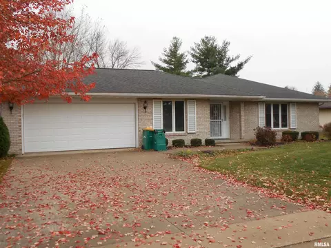 219 Pinecrest Dr, Macomb, IL 61455 photo 1