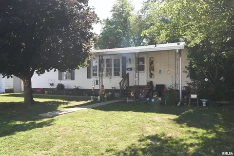 1539 E Delavan St, Lincoln, IL 62656