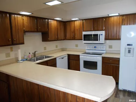 501 James Dr, Macomb, IL 61455 photo 7