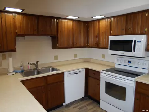 501 James Dr, Macomb, IL 61455 photo 8