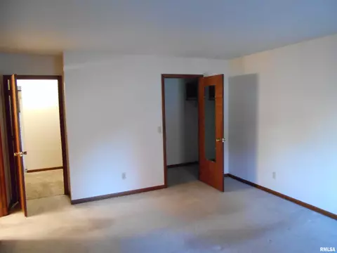 501 James Dr, Macomb, IL 61455 photo 10