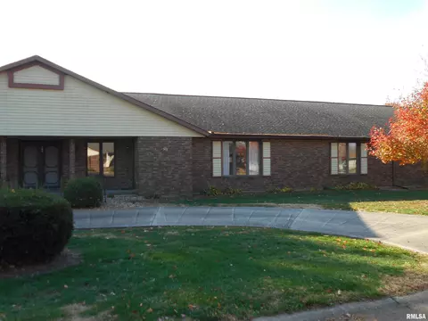 501 James Dr, Macomb, IL 61455 photo 1